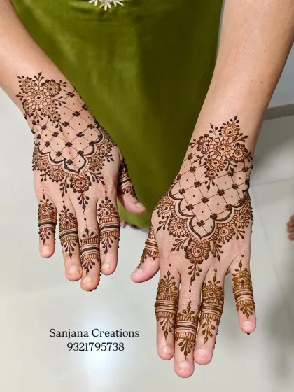 This elegant back-hand design features a beautiful net pattern, perfect for someone who loves classic styles.