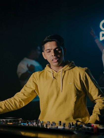 The Vibe: On The Decks & On The Floor photo 15