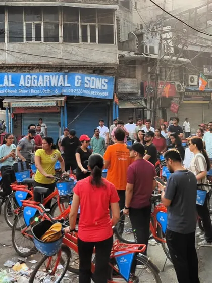 A typical morning on our Purani Dilli Ke Kisse Cycle Tour. We gather in the heart of the action, surrounded by the sights and sounds of the market waking up, ready to dive into the stories of the old city.