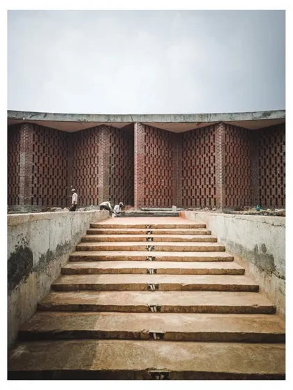 The steps leading up to the auditorium, with the patterned brick facade rising behind.
