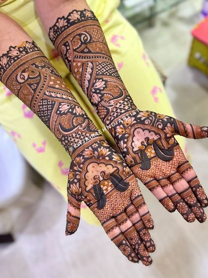 Signature Bridal Hands photo 32