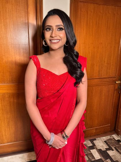 A happy smile from this bride-to-be. Her makeup is festive and bright, perfect for celebrating Diwali with friends and family.