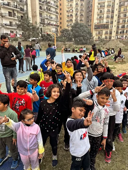 Don't forget to smile. A happy group of our youngest players, enjoying their time on the court and making new friends.