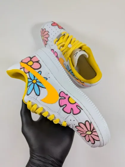 These "Air Flora1" kicks bring a pop of summer to the classic Air Force 1. The bright, bold flowers and sunny yellow accents create a fun, vibrant design that’s guaranteed to turn heads.