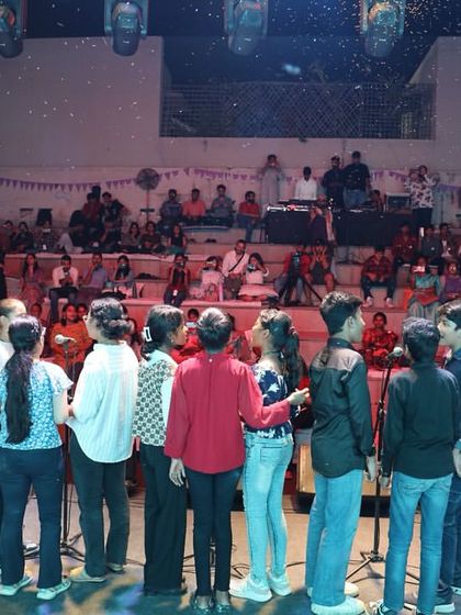 The Gully Choir performing to a large audience at the Nanhe Kadam Bal Utsav. It was an incredible opportunity for them to perform on a big stage.