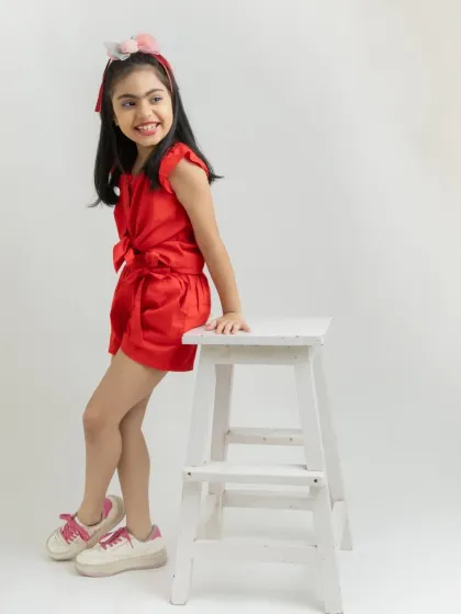 A confident and happy pose from this young model. I guide kids to help them feel comfortable and natural in front of the camera.