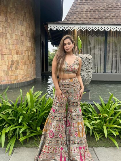 I'm in love with this multi-colored sharara set. It was a last-minute lifesaver when my luggage got lost, and it turned out to be one of my favorite looks!