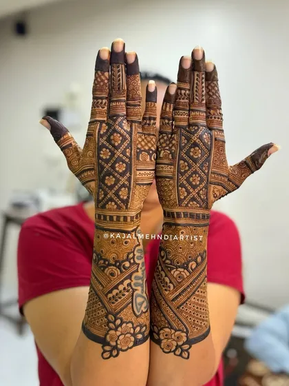 A lovely non-figurative bridal design with a heart motif hidden among the patterns. The back of the hand features a beautiful floral and grid design.