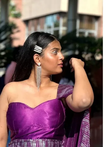 The details make the look. For this modern purple saree outfit, I used sleek hair clips and long, dangling earrings to complement the contemporary vibe and add a bit of sparkle.