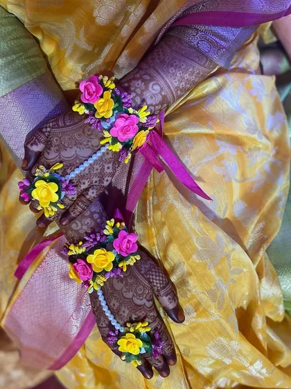 Another look at how beautifully the henna pairs with colourful floral jewellery. It’s all part of the celebration.