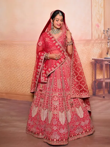 The full view of a traditional bridal look from a student's portfolio shoot. Learning how to drape the dupatta is also part of our all-rounder training.