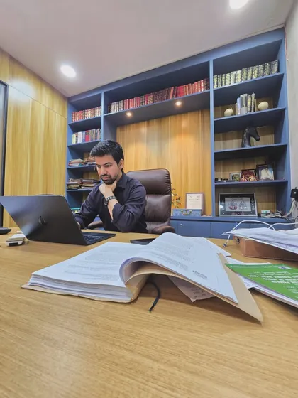 Late nights in the office are part of the commitment. While some may be on vacation, my focus remains on drafting briefs and preparing case files. This dedication is what it takes to build a strong defense and achieve results in complex criminal cases.