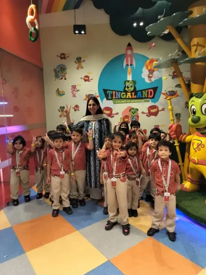 The whole class gets together for a final photo, full of happy faces and fun poses after a successful school outing at Tingaland.