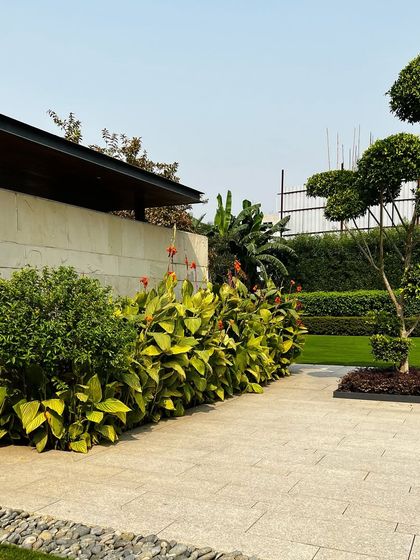 Lush Farmhouse & Villa Landscapes photo 60