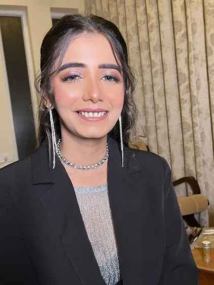 A closer look at this sophisticated cocktail makeup. The glowing skin and defined eyes create a look that is both powerful and elegant.