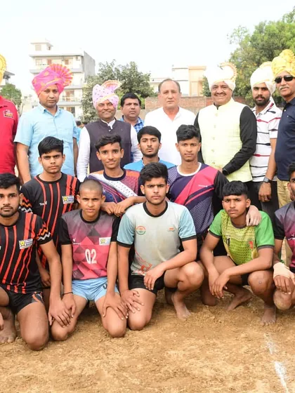 A group photo of our players with the guests of honor during the tournament. It's a great motivation for them to meet their idols.
