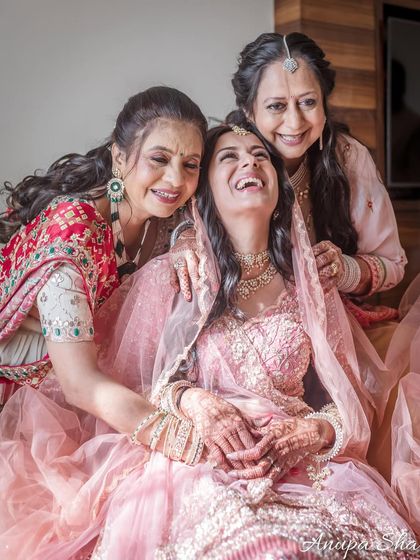 Friends & Family: The Heartbeat of the Wedding photo 19