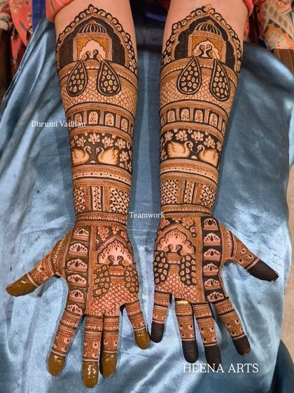 This Karwachauth special design features swans, domes, and other traditional elements for a festive look.