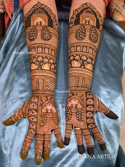 This Karwachauth special design features swans, domes, and other traditional elements for a festive look.