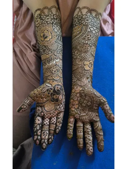 Shaikh Yasmeen - Bridal Mehendi Intricate Floral & Paisley Designs photo 3