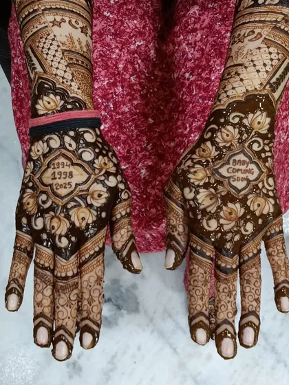 This design for a mom to be includes the couple's birth years and their wedding year, with "Baby Coming Soon" written on the other hand. It’s a beautiful way to mark this special milestone.