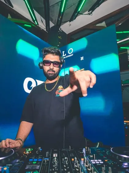A wide shot of me commanding the stage at FLO. The setup here is always epic.