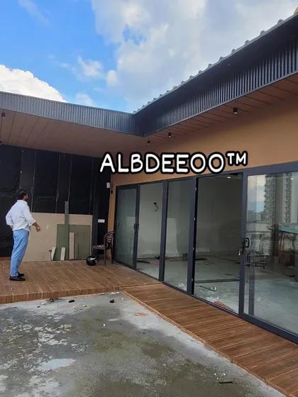 Here’s a look at a modern terrace porta house during construction. You can see the clean lines, the large glass sliding doors for an open feel, and the sturdy, stylish exterior cladding. We focus on aesthetics right from the structural stage.
