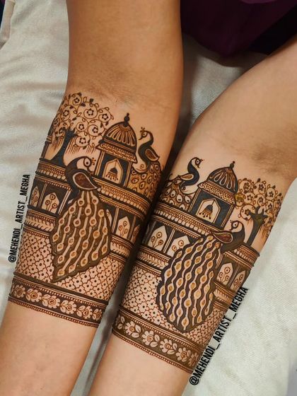 This design captures a scenic view with peacocks perched near a traditional palace and trees. It’s like wearing a beautiful painting that tells a story of heritage and romance.