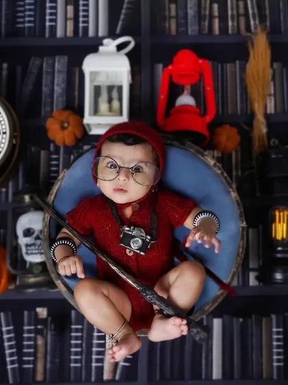 A magical start for a little wizard. This Harry Potter themed newborn shoot is one of my most popular creative concepts. I provide all the props, from the glasses and wand to the library backdrop, for a truly unique first portrait.