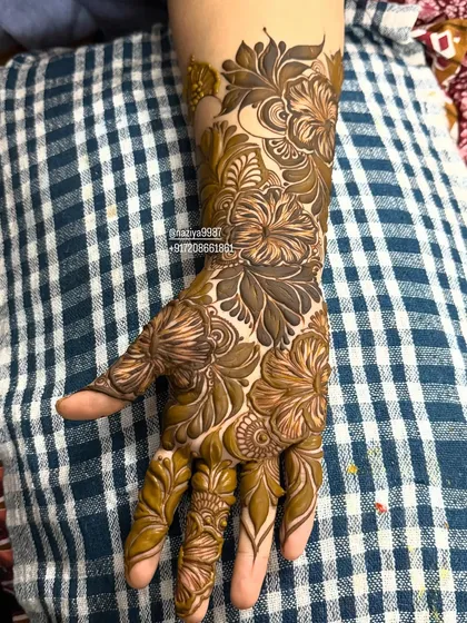 My signature hibiscus flowers are my pehchaan. This design shows how I use bold floral work to create a pattern that is both modern and traditionally rich, perfect for the contemporary bride.