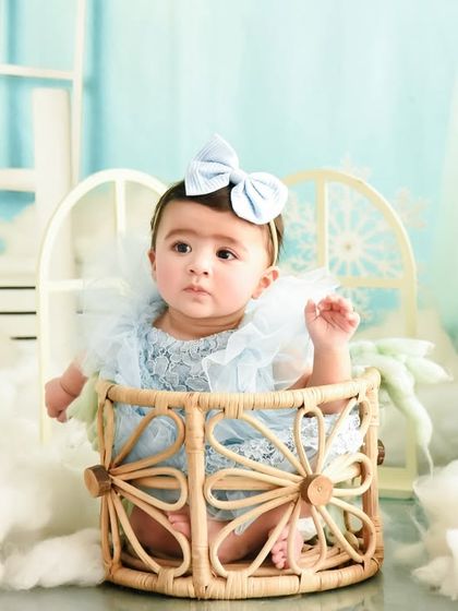 A sweet sitter session in a winter-themed basket. At this age, they are so curious and expressive, making for adorable portraits.