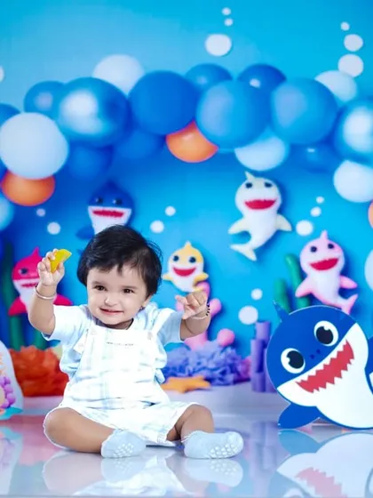 Another great shot of the birthday boy enjoying his Baby Shark themed photoshoot.