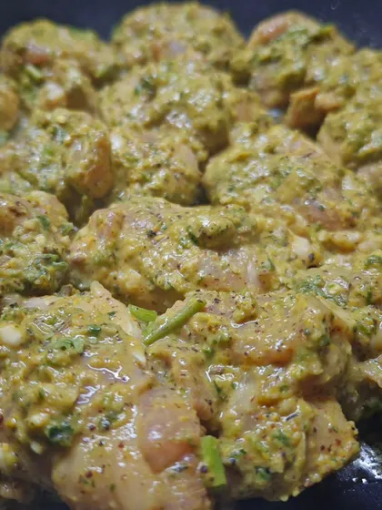 A new combination I tried this festive season: Thecha and Kashundi marinated chicken. It brings together the bold flavours of Maharashtra and Bengal, and it works beautifully!