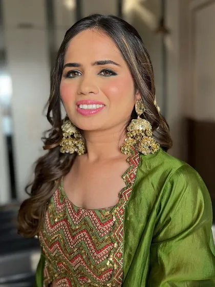 A close-up of the Mehendi makeup. The skin is flawless and radiant, and the eyes are softly defined to balance the bold outfit and heavy jewellery.