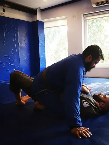 Working from the mount position in the Gi. This is a dominant position we drill often.