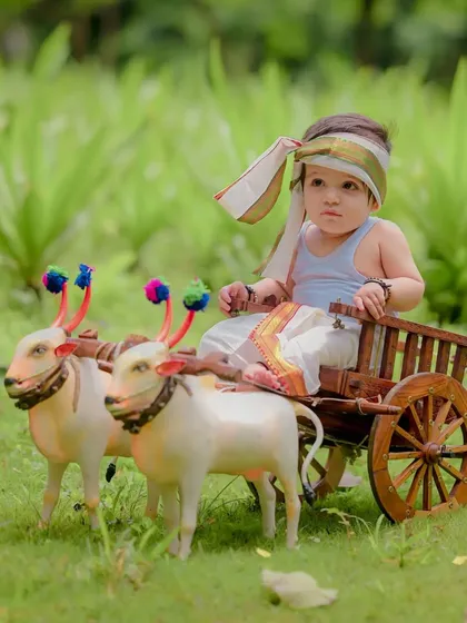 I love incorporating cultural elements into my shoots. This little one is enjoying a ride on a miniature bullock cart, a prop I provide for Maharashtrian themed photoshoots. It’s a beautiful way to connect with our heritage.