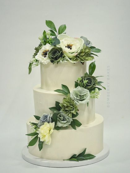 Elegant Wedding & Engagement Cakes photo 21