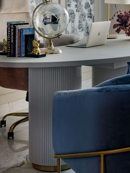 The refined beauty of fluted details. This study desk features a fluted cylindrical leg, adding depth, character, and a touch of timeless elegance to the workspace.
