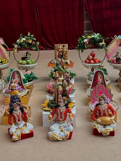 Siri - Custom Gift Hampers & Return Gifts Grand Event Displays photo 54