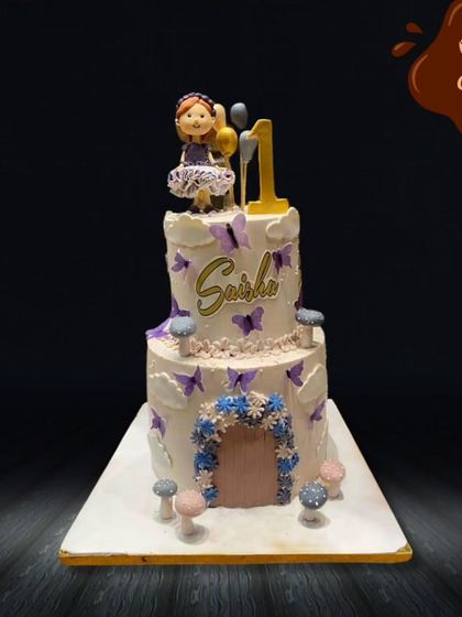 Grand & Gravity-Defying Cakes photo 24