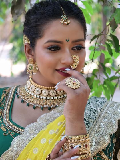 A beautiful portrait shot that captures the details of the nath and choker.