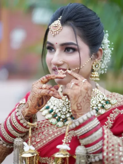 A close-up of this stunning North Indian bride. I created a soft glam look with a focus on her eyes, using a subtle shimmer and winged liner. The look was paired with a traditional nath and maang tikka, perfectly matching her red bridal lehenga.