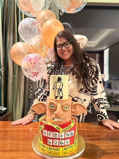 A cake that combines two passions: Harry Potter and The Big Bang Theory. This two-tiered creation features a sculpted Dobby head and a Sheldon Cooper "Bazinga" topper, a truly unique design for my own birthday.