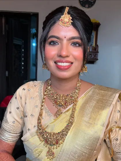 A bright and happy smile from my bride, ready for her big day.
