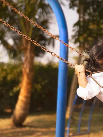 Making memories, one adventure at a time. The simple joy of being on a swing is a classic childhood moment, beautifully captured during her birthday photoshoot.