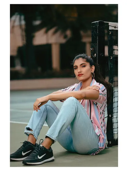 Another relaxed, seated pose that feels natural and unposed, perfect for lifestyle branding.