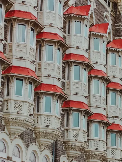 The repeating bay windows of the Taj Mahal Palace hotel create a beautiful, rhythmic pattern. I love finding these architectural details.