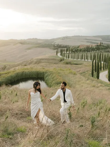Leading the way through the golden fields of the Italian countryside. We focus on movement and connection, resulting in pre-wedding photos that feel alive and full of narrative.