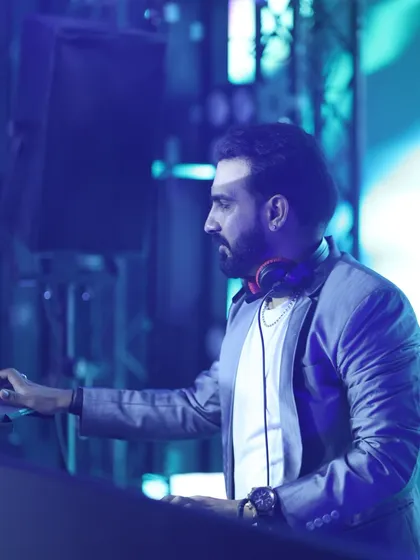 Even a Monday feels like a Friday night when the playlist is just right. Here are some moments from a wedding event where we turned the start of the week into a party.