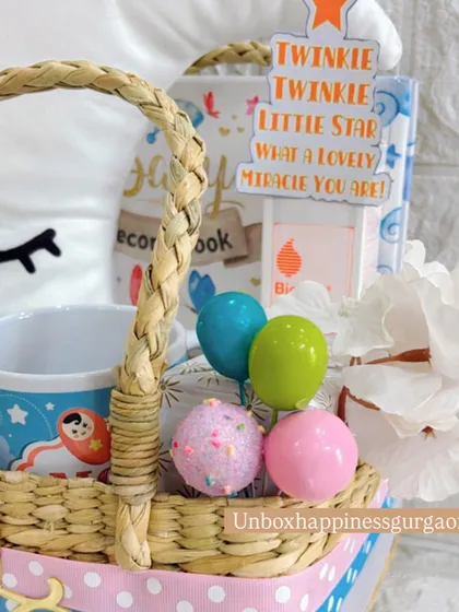 This close-up highlights the mini balloon decorations and the "Twinkle Twinkle Little Star" card, perfect for a dreamy, celestial-themed baby shower.